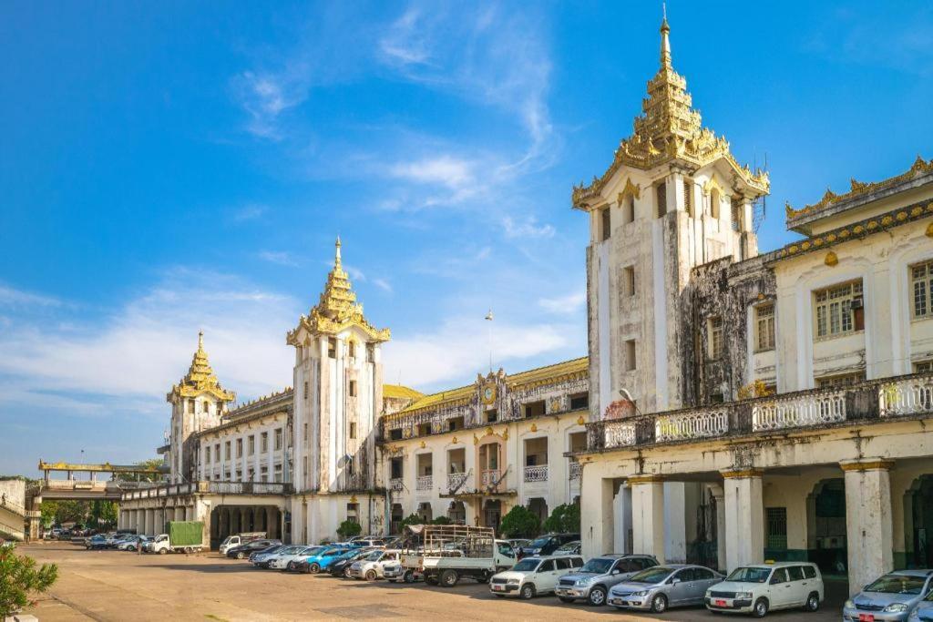 Clover City Center Plus Hotel Yangon Eksteriør bilde
