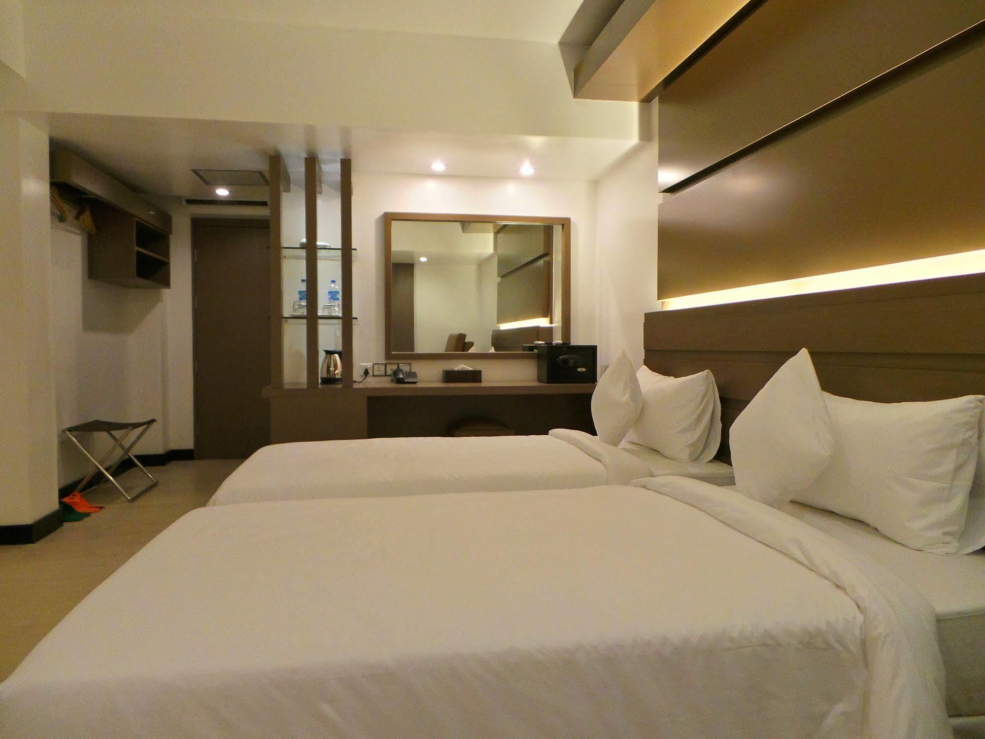 Clover City Center Plus Hotel Yangon Eksteriør bilde